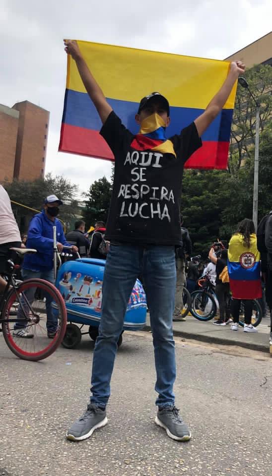 #28Abril Hoy hace un año salí porque creo que este país se puede salvar de la opresión. Hoy no saldré a marchar porque el momento de cambiar la historia es en las elecciones presidenciales ✊🏻🇨🇴