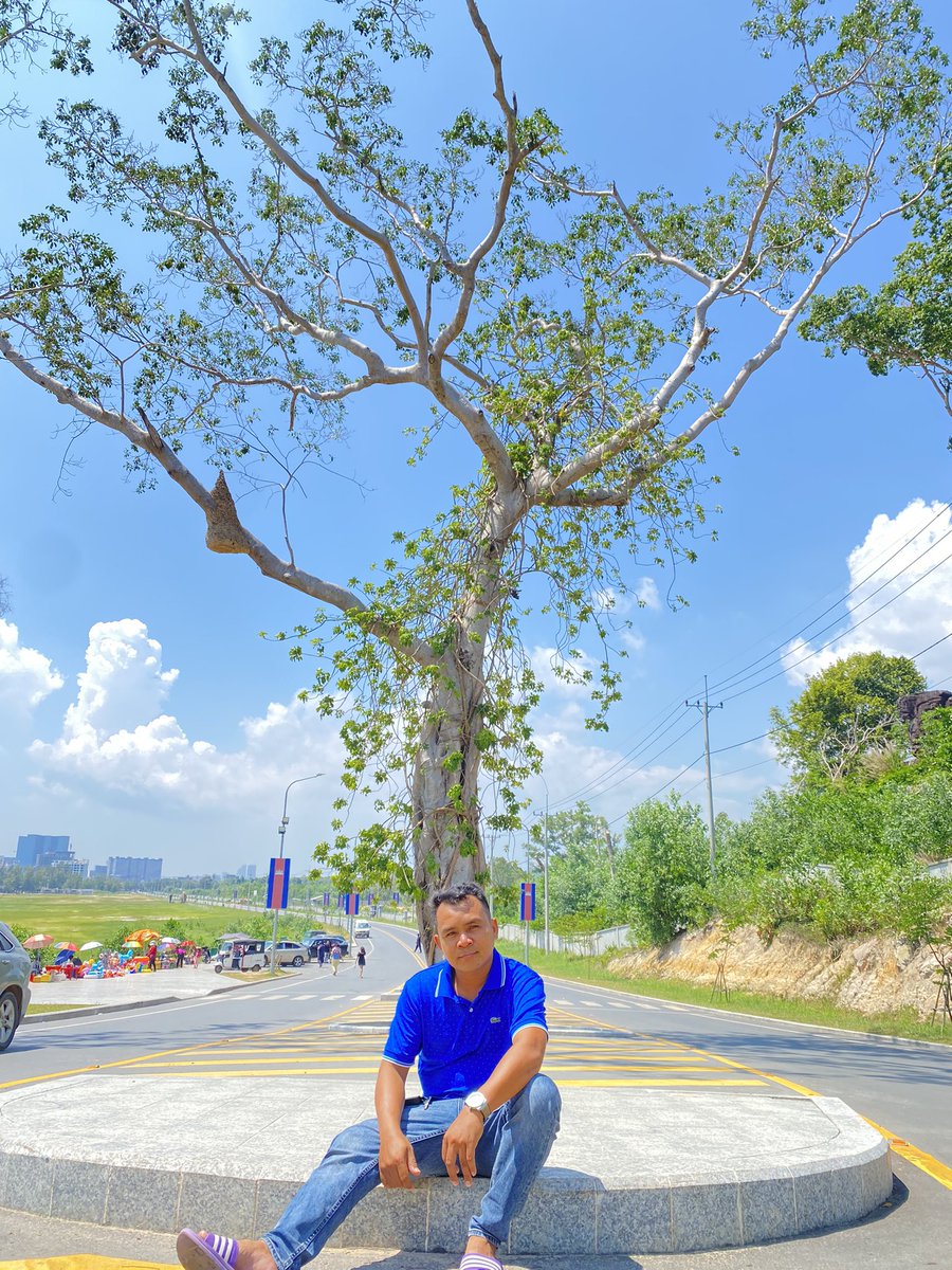 MuenMuth's tweet photo. ស្នេហ៍ពិតនៅណា? https://t.co/X94Xv1cRcn