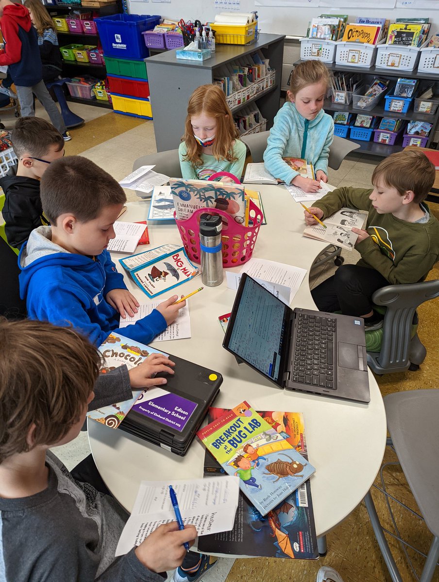 Love a good book tasting <a href="/LincolnD205/">Lincoln Elementary</a> and <a href="/EdisonD205/">Edison Elementary</a> These readers are rockstars!