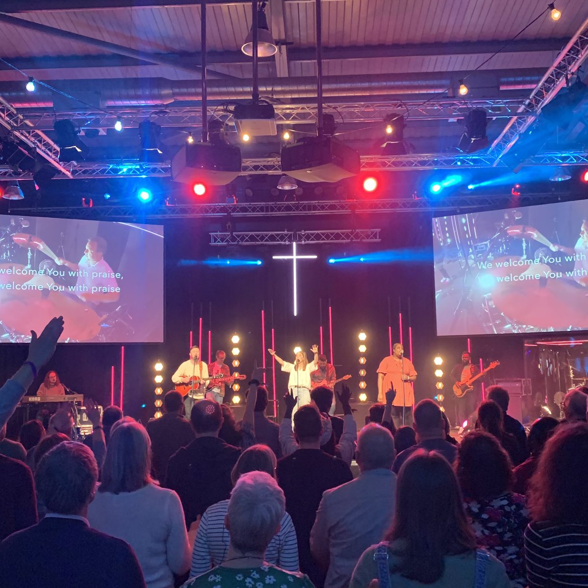 vnydworshipUKI's tweet photo. We are loving being together this week, opening VLG (B) today with worship…ushering a room full of hungry hearts into the presence of Jesus - what a privilege it is to worship the living God!! 

#spiritbreakout #vineyardworship #VLG2022 https://t.co/mMqsyhkEoh