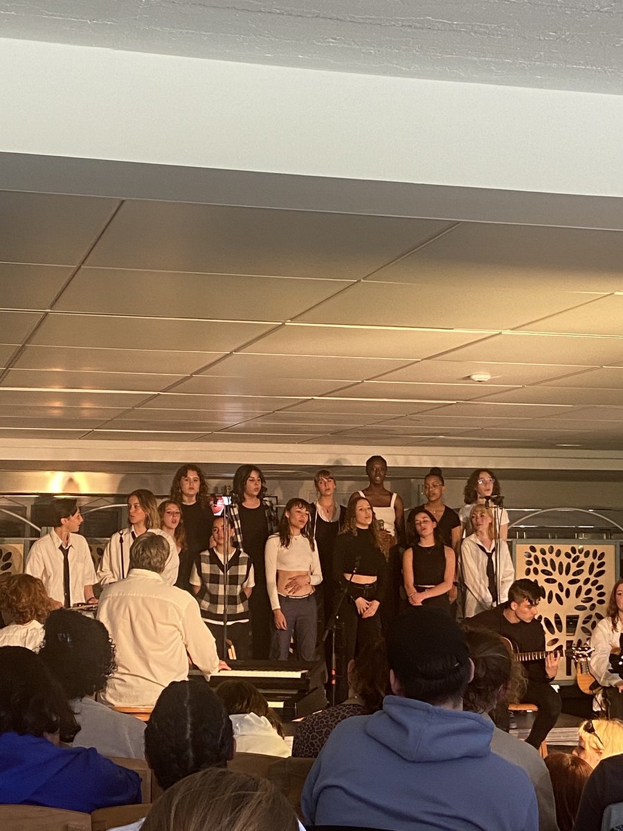 Oratiomix's tweet photo. Last week was the Printemps des Arts at the @SchweitzerLycee ! 
We led two @Oratiomix workshops:
A meeting between Euro German classes from Collège Corot &amp; @SchweitzerLycee, around the mythological figure of the mermaid and self-portraits! https://t.co/yCNmFvonYO