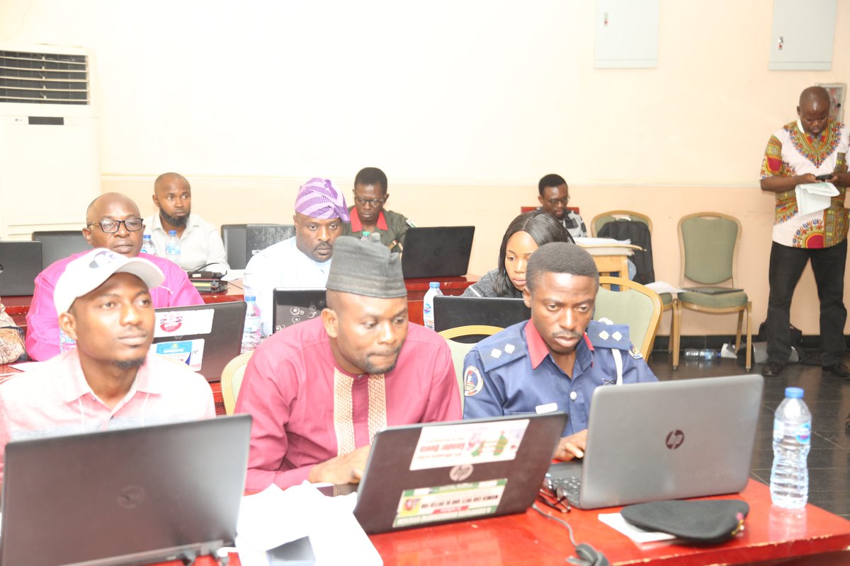 CDDWestAfrica's tweet photo. @biodunbjk11 @COECSO @JibrinIbrahim17 @dubawaNG @SituationRoomNg @CentreFact @inecnigeria @NDI @UKinNigeria @USAIDNigeria A cross-section of participants present on the Day 2 of the 3-day fact-checking training. The participants are representatives of major electoral stakeholders in Ekiti state being trained on the fundamentals and techniques of fact-checking.

#StopFakeNews
#EkitiDecides2022 https://t.co/O6MhyuJr1t