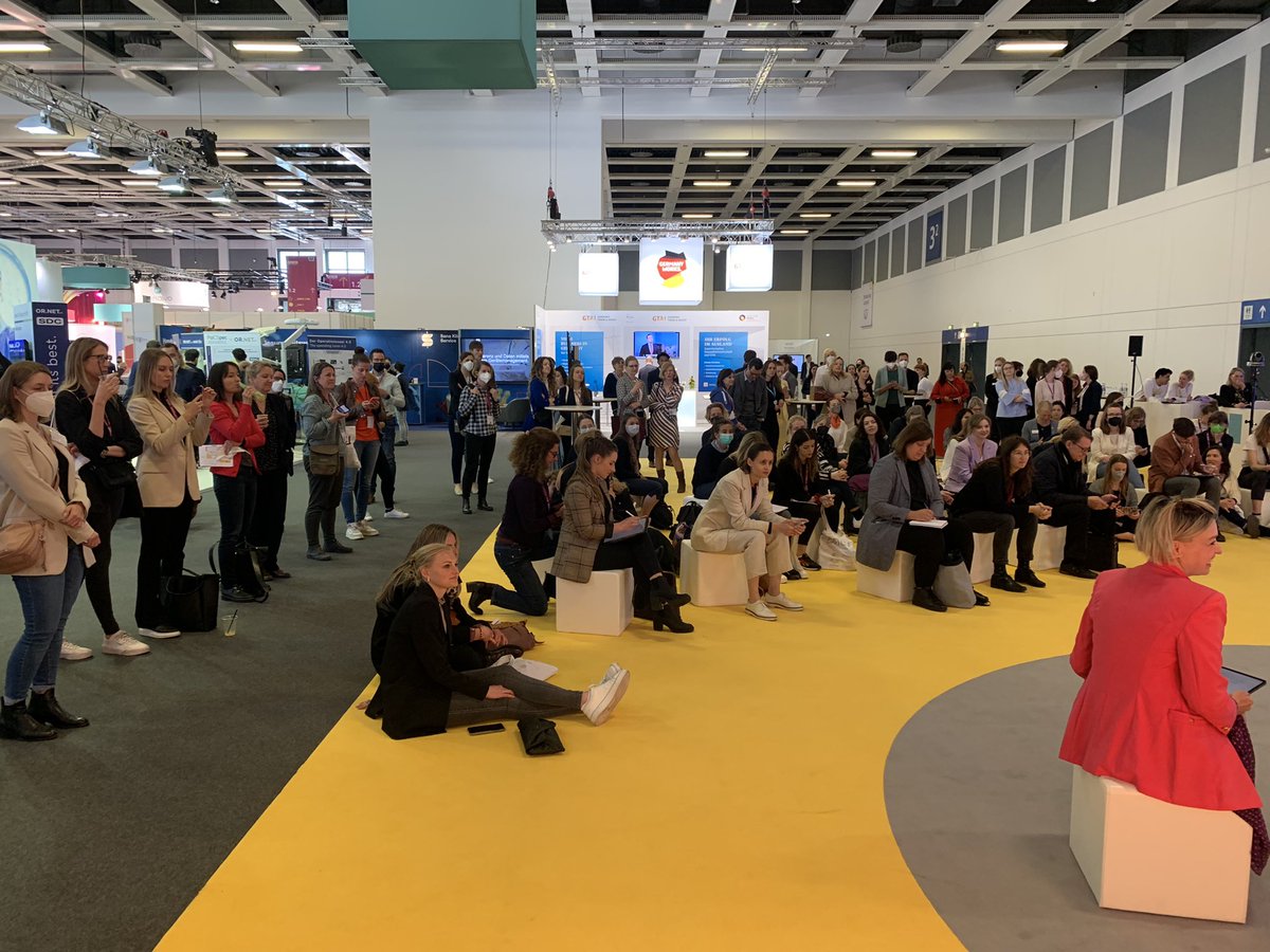 MirjamBauer's tweet photo. ❗️Jetzt @_DMEA Hub 2, Halle 3.2 ❗️

Wie sieht die Medizin der Zukunft aus &amp; wie nimmt sie Bezug auf die Bedürfnisse von Frauen? #shehealth 
- mit @inga_bergen @ProfThun @k_c_becker @SSayeghJodehl @jotka Aline Lersmacher, Referentin @BMG_Bund https://t.co/YIwCiERCXn