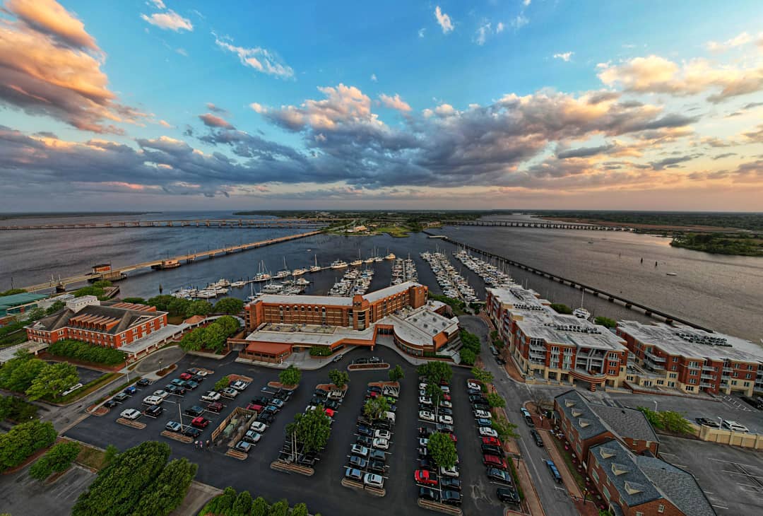VisitNewBern's tweet image. We're looking ahead to the weekend and it promises to be amazing. You should join us. #weekendvibes #getawayweekend #events 📷 Ben Lindemann