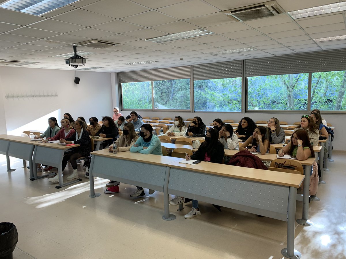 UCMccinf's tweet photo. Esta semana hemos tenido la visita de 22 alumnos y 2 profesores del grado en Comunicación de la Universidad del Sagrado Corazón de Puerto Rico @sagradoedu 

👨‍🏫 El profesor @ArturoGomezQuij es quien coordina esta Experiencia Internacional

@unicomplutense 
#50AniversarioUCMccinf https://t.co/434CGzpD3o