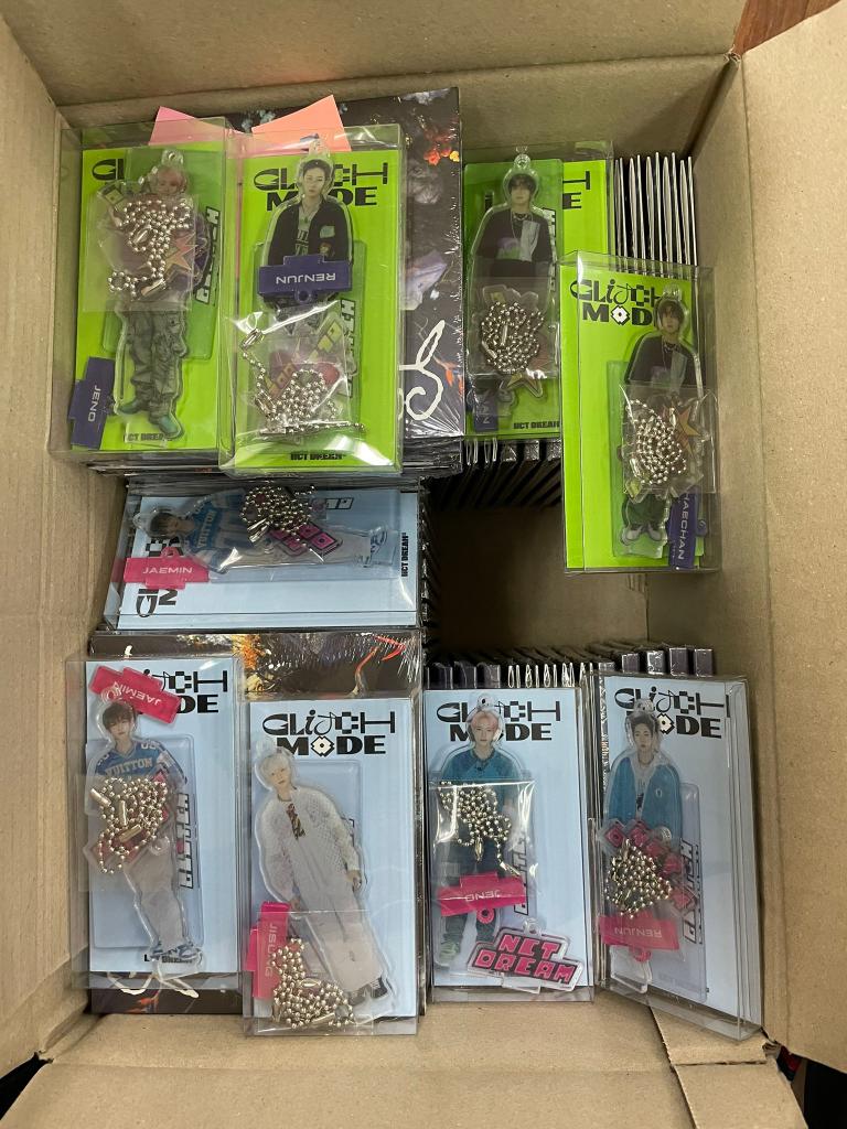 CCDebilShop's tweet photo. BOX #38
PICK-UP DATE : APRIL. 27, 2022
ETD : MAY. 4, 2022
ETA : JUNE 15, 2022
BOX # : 1 JUMBO BOX
#CCDShop_Update https://t.co/y2NoTcesFg