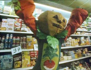 LeKuzco's tweet photo. @GG_RMC voici une photo du suspect de l’attaque à la tomate contre #Macron à #Cergy. Cet individu serait bien connu et s’appellerait #Leguman 😉 #GGRMC #EstelleMidi https://t.co/AkojUitWFT