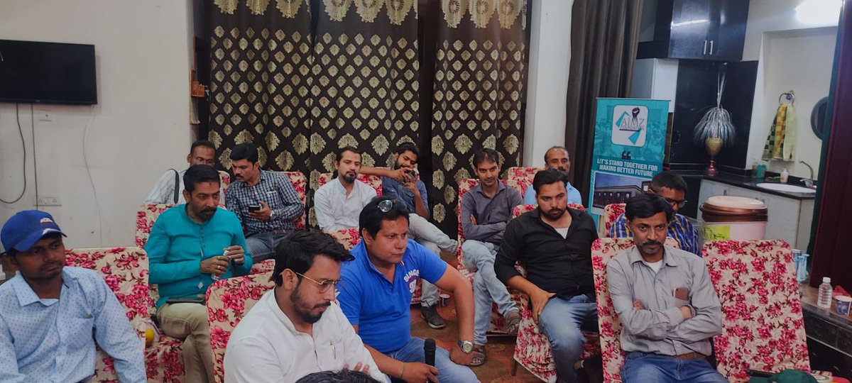 AimzFoundation's tweet photo. Aimz Foundation would like to express their gratitude to all the reporters for holding a press conference.
We thank you for your constant support and we truly appreciate it.

#Aimzteam
#Aimzfoundation https://t.co/D2VjDbr7mN