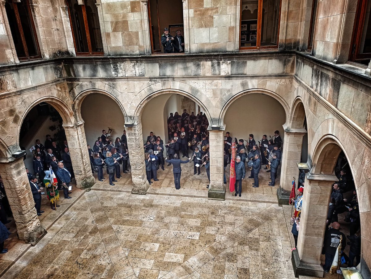 CarlosCastalla's tweet photo. Si hi ha un lloc on tenim recursos davant la pluja és a Onil!!
Moguda de bandes 2022!!
#onil #semprecimo #moguda2022 #MiCOnil https://t.co/x05KpSUaPw