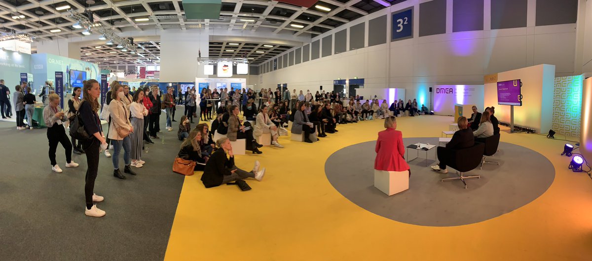 Läuft! #Shehealth Frauen in der digitalen Medizin - so wichtig… 

👉 Ein Panel mit unterschiedlichen Perspektiven aus allen Bereichen des Gesundheitswesens, 5 spannende Frauen stellen sich vor und zahlreiche Frauen &amp; Männer hören zu 😊👍🏻

#dmea2022 #DMEA #Dmea22