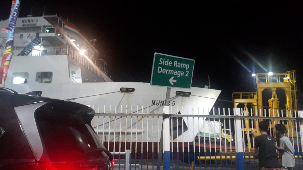 rudij05's tweet photo. Antrian masuk kapal
Sejauh ini antri normal menanti kapal berikutnya, alhamdulillah itulah nikmat waktu pulang kampung dan kapalpun sudah siap yang sedang bongkar muatannya,

Laporan cc @RadioElshinta https://t.co/ur7QQSQ0Lh