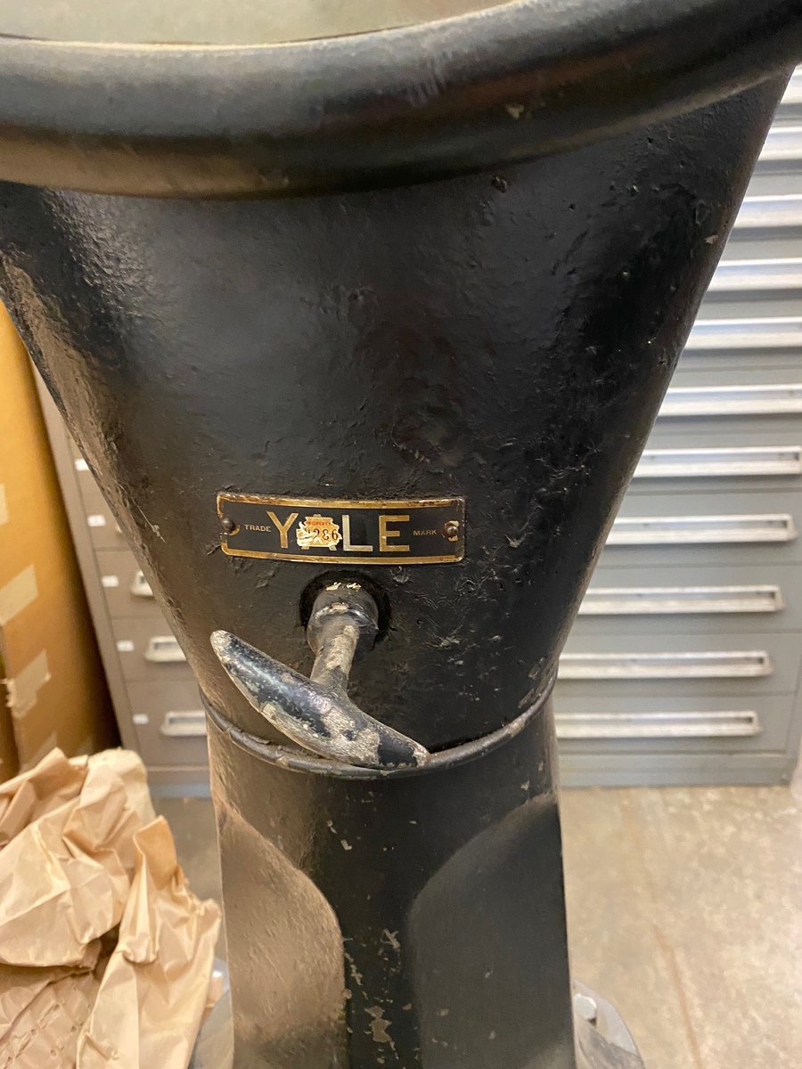 ELTCustomerSrvc's tweet photo. A "vintage" and still functional, YALE scale, manufactured by The Yale &amp; Towne Mfg. Co.

#EasternLiftThrowbackThursday #YaleForklift #tbt #Scale #Philadelphia https://t.co/9uOgjf9JtE