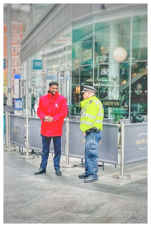 MPSWestminster's tweet photo. With @ukhomeoffice security @mitie and #CardinalPlace @BidvestNoonan speaking to the public and providing reassurance to the local businesses. #ProjectServator #thursdayvibes https://t.co/C0euxDdNAp