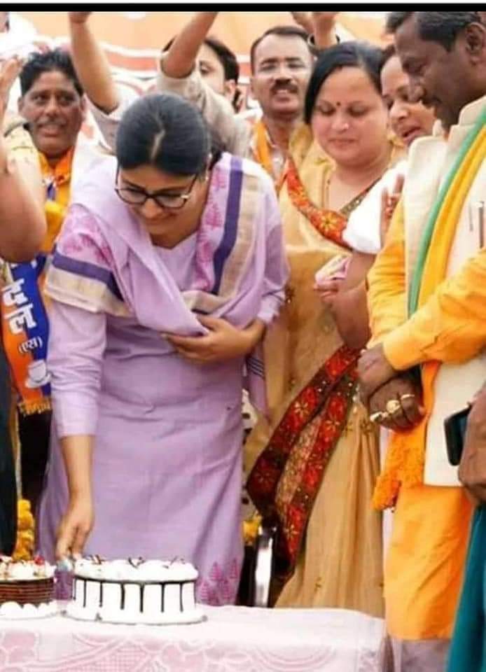 ArvindJhsADS's tweet photo. सामाजिक न्याय की बुलंद आवाज राष्ट्रीय अध्यक्ष अपना दल एस बहन अनुप्रिया पटेल को जन्मदिन की हार्दिक शुभकामनाएं एवं बधाई https://t.co/NsAhnjIBPX