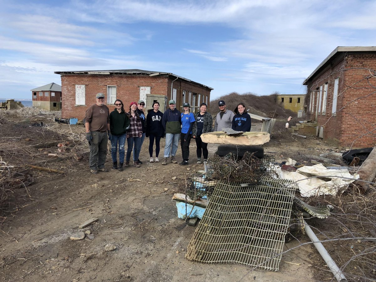 KmetzJanelle's tweet photo. Another great trip to GG Island last weekend - got lots of debris cleared and Common Terns showed up closeby the next morning. No other way I wanted to spend my birthday :) https://t.co/3nyZ01I7Bq