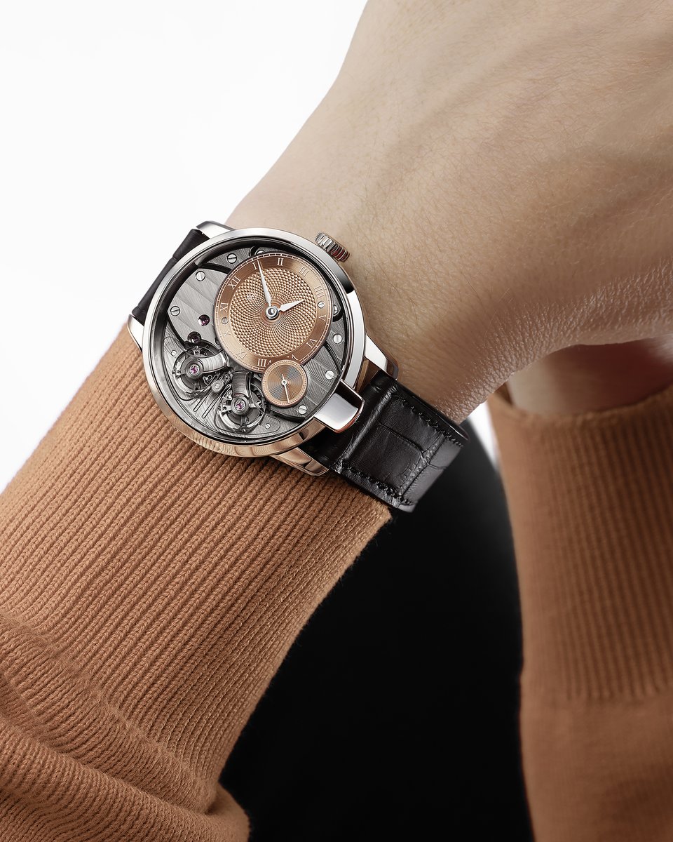 arminstrom's tweet photo. The Pure Resonance Salmon is presented with a coppery-rose “salmon” coloured guilloché engraved dial, handcrafted by Kari Voutilainen. The edition is limited to five pieces.

#arminstrom #arminstromwatches #resonance #resonancewatches #pureresonance https://t.co/sM5YiNpwJM