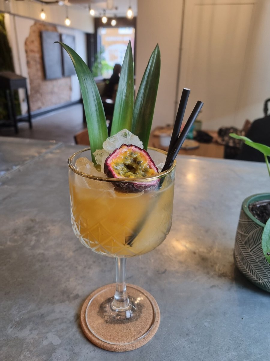 Passion fruit iced tea. 🧊 its beautiful and tasty.