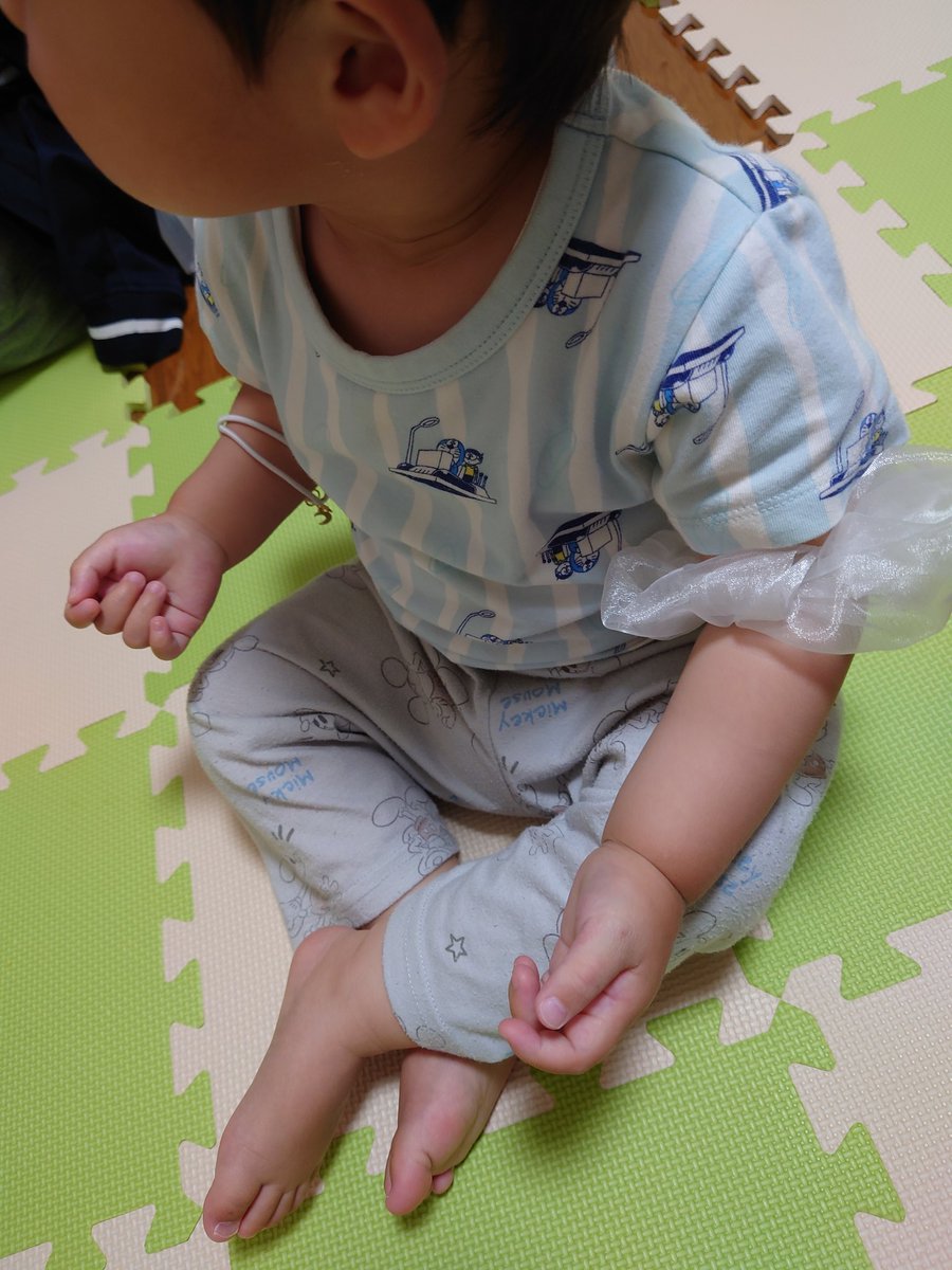 kobayan67's tweet photo. みなみちゃん元気してますか？
待ちに待ってたグッズが届きました。さっそく息子にシュシュとブレスレット取られたー笑
みなみちゃんの最後のグッズ、全部大切に使います(•ө•) https://t.co/NNkfwKvxVr