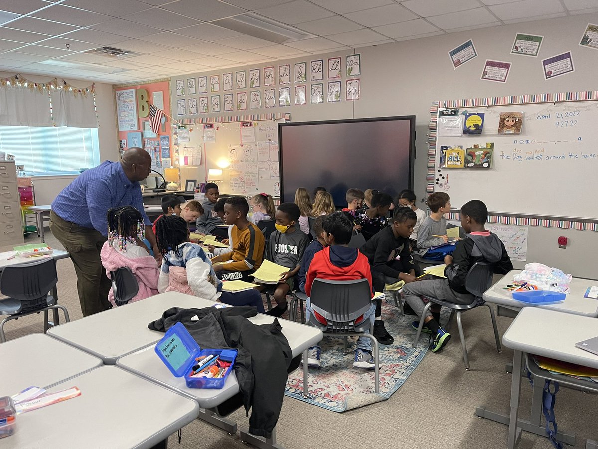 It’s always a great day when your AP comes and teaches an editing lesson! Mr. D is the best! @AnthonyDunnEDU <a href="/PISDBryantElem/">Bryant Elementary School</a> #2ndgrade