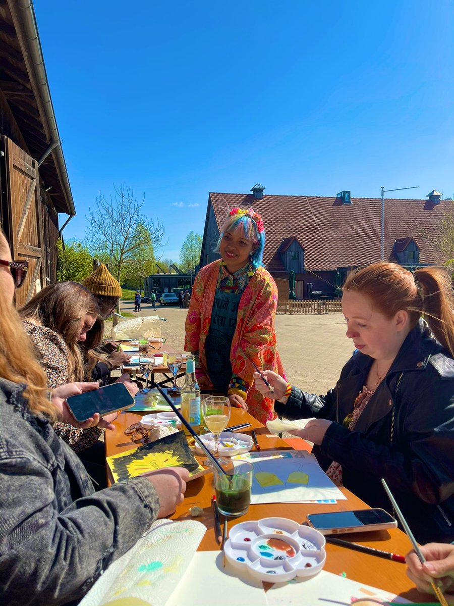 momtazbh's tweet photo. ...followed by a blissful ☀️ Monday alfresco watercolour painting @GutKarlshoehe a beautiful farm &amp; environmental centre in Hamburg 🎨. The perfect way to feel refreshed rejuvenated and like you’ve had a reboot! Here’s to running more art &amp; colour sessions abroad 😁🌈 #Reboot22 https://t.co/qNq263cYPI