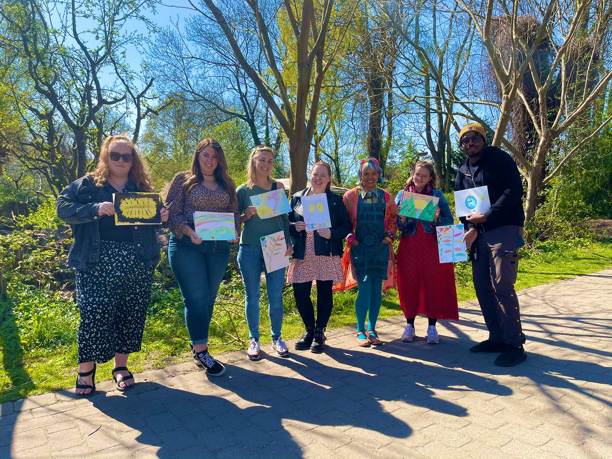 momtazbh's tweet photo. ...followed by a blissful ☀️ Monday alfresco watercolour painting @GutKarlshoehe a beautiful farm &amp; environmental centre in Hamburg 🎨. The perfect way to feel refreshed rejuvenated and like you’ve had a reboot! Here’s to running more art &amp; colour sessions abroad 😁🌈 #Reboot22 https://t.co/qNq263cYPI