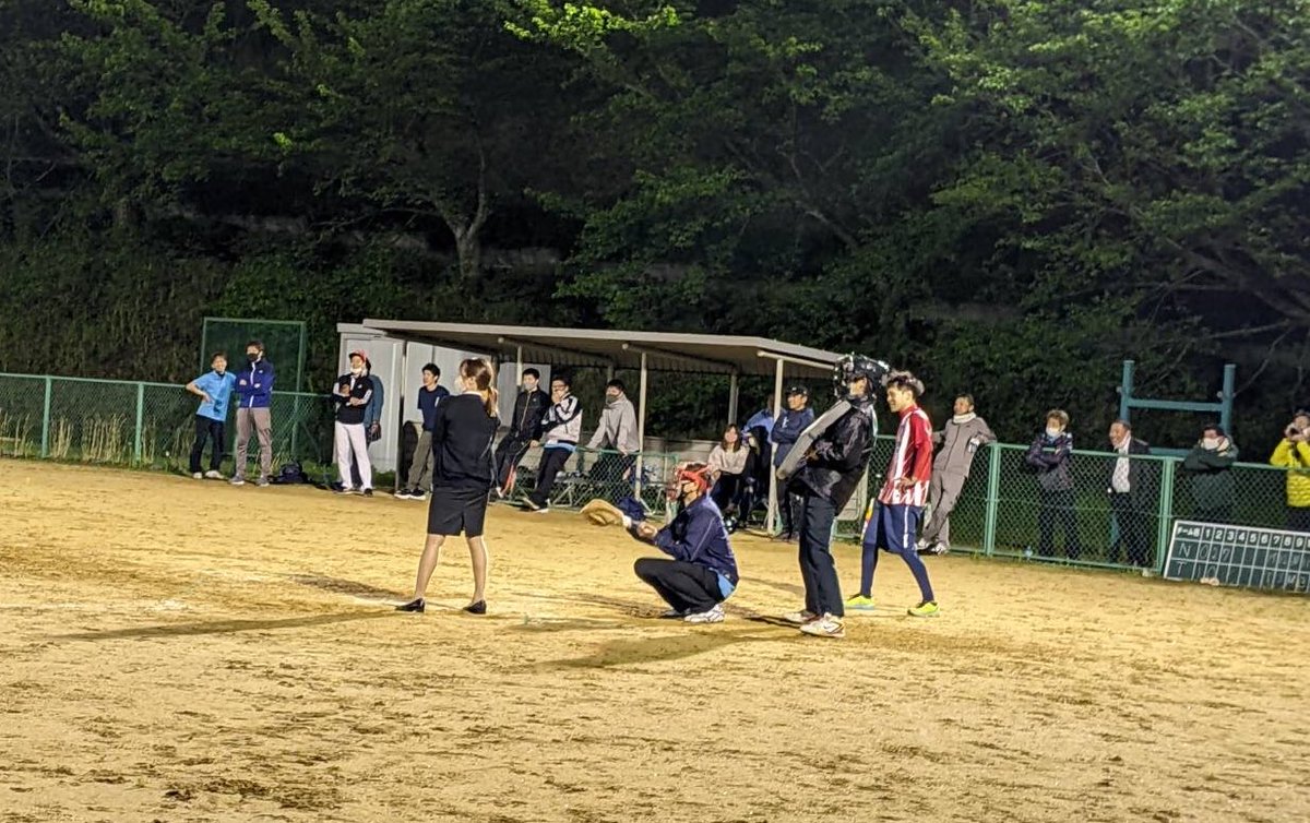 KAJIF79's tweet photo. 飛び入り参加(後ろに代走者) https://t.co/HmQOaEbTja