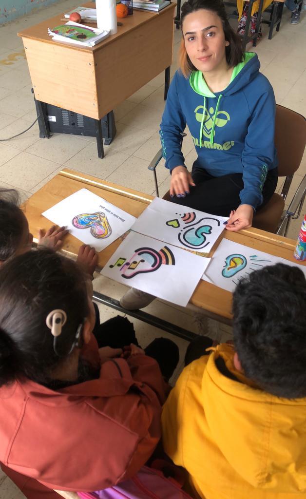 OzelBilim's tweet photo. Zelal ögretmenimizin Dunya Kulak ve Isitme Gunu ortak urun calismamiza ogrencileri ile birlikte katkisi. https://t.co/JEnIKYpV55
