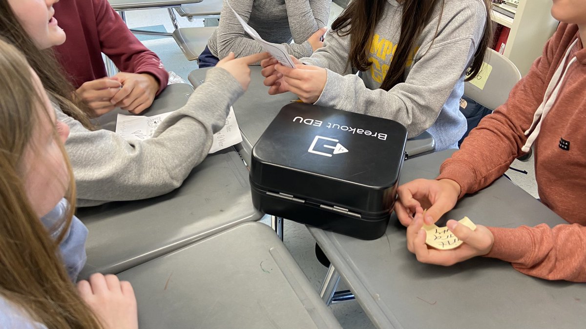 Lauren Velez tweet media