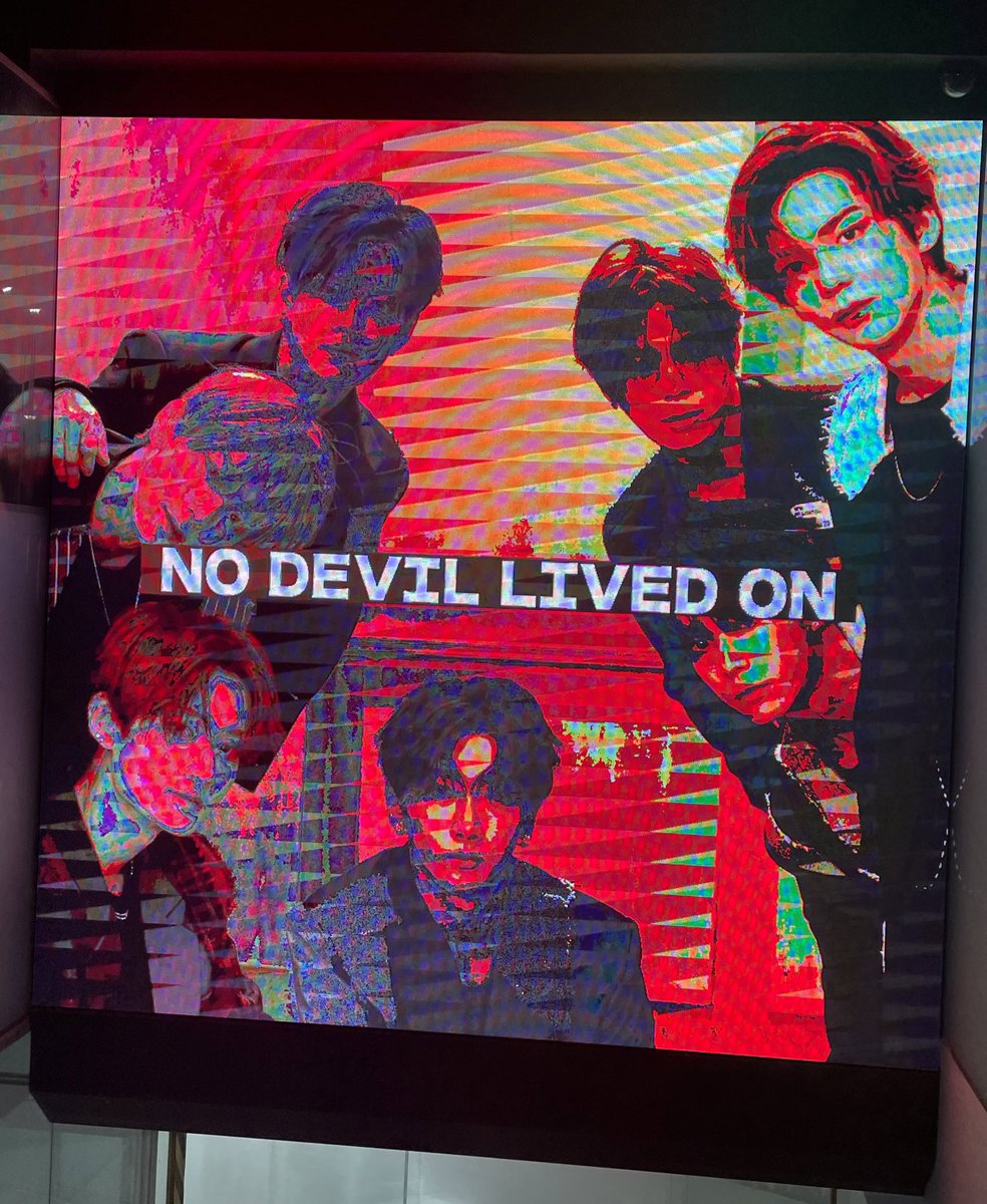 kinggodnut's tweet photo. 간지나는 입구영상이 반겨주는 전시회에 다녀왔어요!!!!!!!!! 🫶🫶🫶
액자 다 너무 잘나와서 갖고 싶었음.. 폴라도..
 #베리베리 #모나코스페이스 #베리베리전시회 https://t.co/FGbOMhgGBs