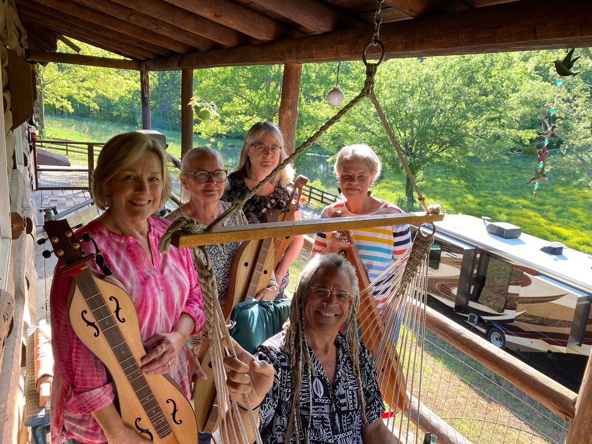 BingFutch's tweet photo. Just chilling with the crew on an Alabama farm. #mountaindulcimer #livemusic #workshops #learntoplaymusic #springtour #Alabama https://t.co/Z0aNDXtqbG