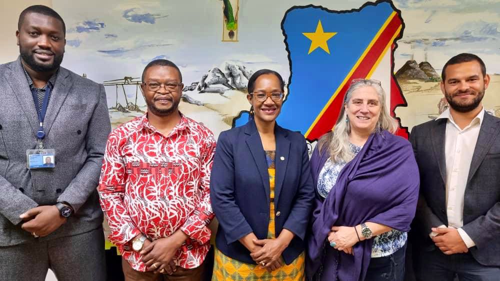 UnaidsDRC's tweet photo. Réunion à #Kinshasa avec nos collègues de @CanadaRDC sur le projet #INFOSVIH.
Merci pour votre accueil et à bientôt pour les prochaines phases de ce projet prometteur de plateforme d’informations en ligne! https://t.co/F6uWhKujwq
