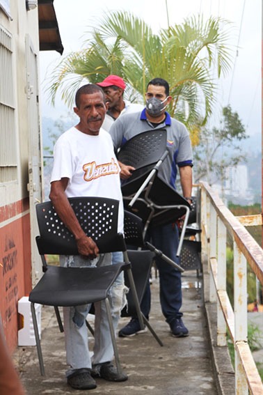 Son 14 Infocentros en la parroquia #Petare que están siendo intervenidos de manera integral para seguir garantizando la inclusión social en el mundo digital 
<a href="/NicolasMaduro/">Nicolás Maduro</a> <a href="/Conatel/">Conatel Venezuela</a>
<a href="/Gabrielasjr/">Gabriela Jiménez</a> <a href="/Mincyt_VE/">Ministerio para Ciencia y Tecnología</a>