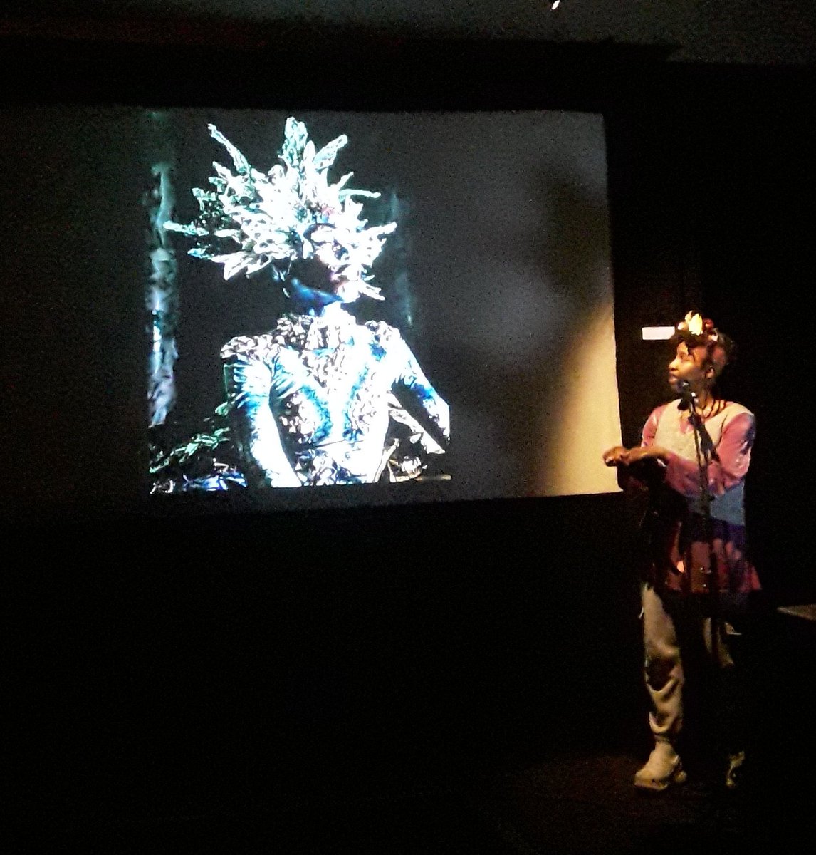 LondonersLondon's tweet photo. My #Daily #Exercise to final live #LightSourceNightSchool I'm producing with @aekingsmill at @horsehospital. Fantastic @PorschasPresent ended series perfectly, a night of music, poetry and healing breath & movement. Couldn't have been a better moment. #LetsGuide #UniquelyLondon https://t.co/Kg3fP54nOk