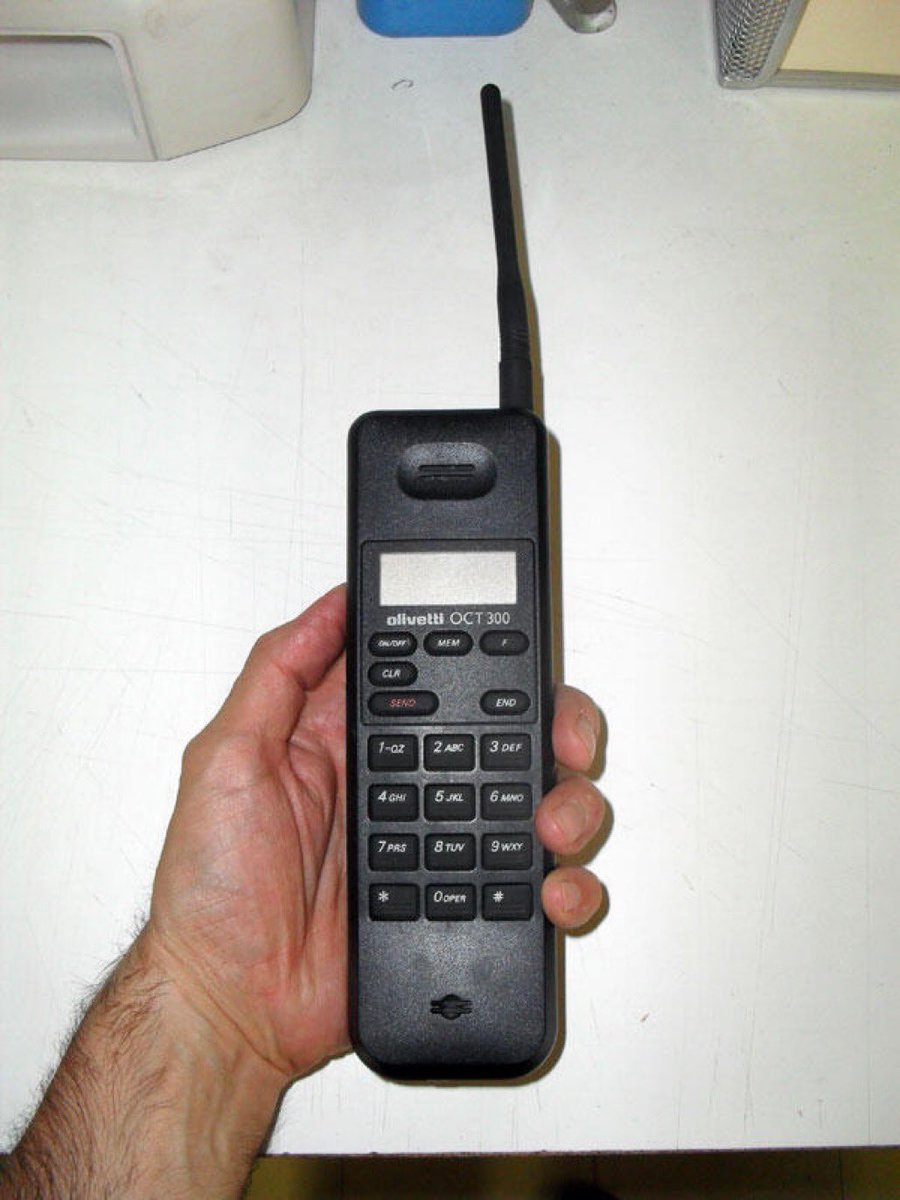 LetoIbz's tweet photo. 1º-Olivetti OCT -300 ,¿se puede superar? ( foto) 
Favorito:Nokia 6670
Actual iP 13 pro Max https://t.co/T32oH1LOCQ