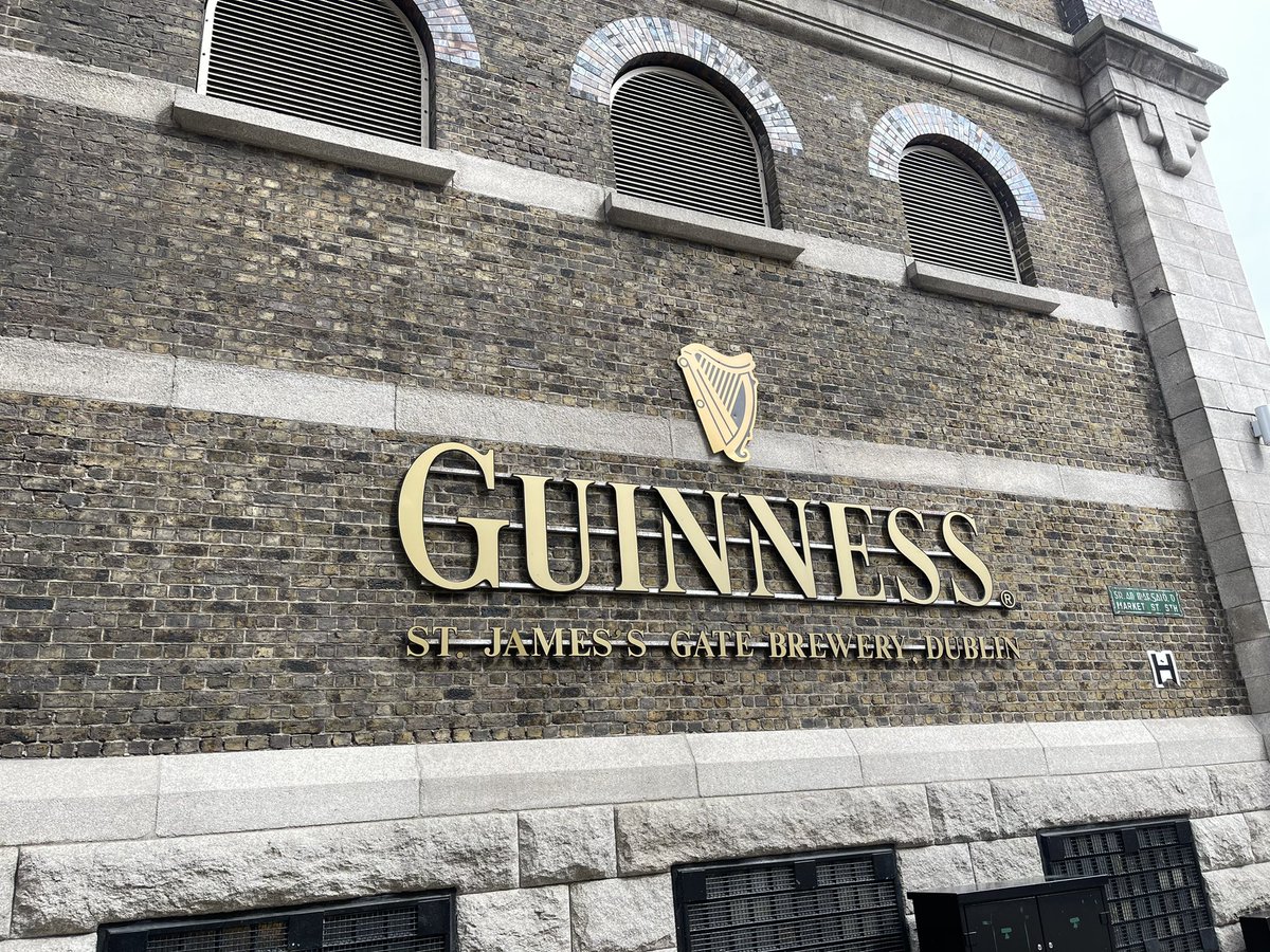 Carrots76's tweet photo. #dublinwatch #punchestownpints good start to the day straight into the Guinness Store house, still haven’t found much cake mind 😬#cakehunter #punchestown #dublin #pints #guinness https://t.co/p1WW5TS7sr