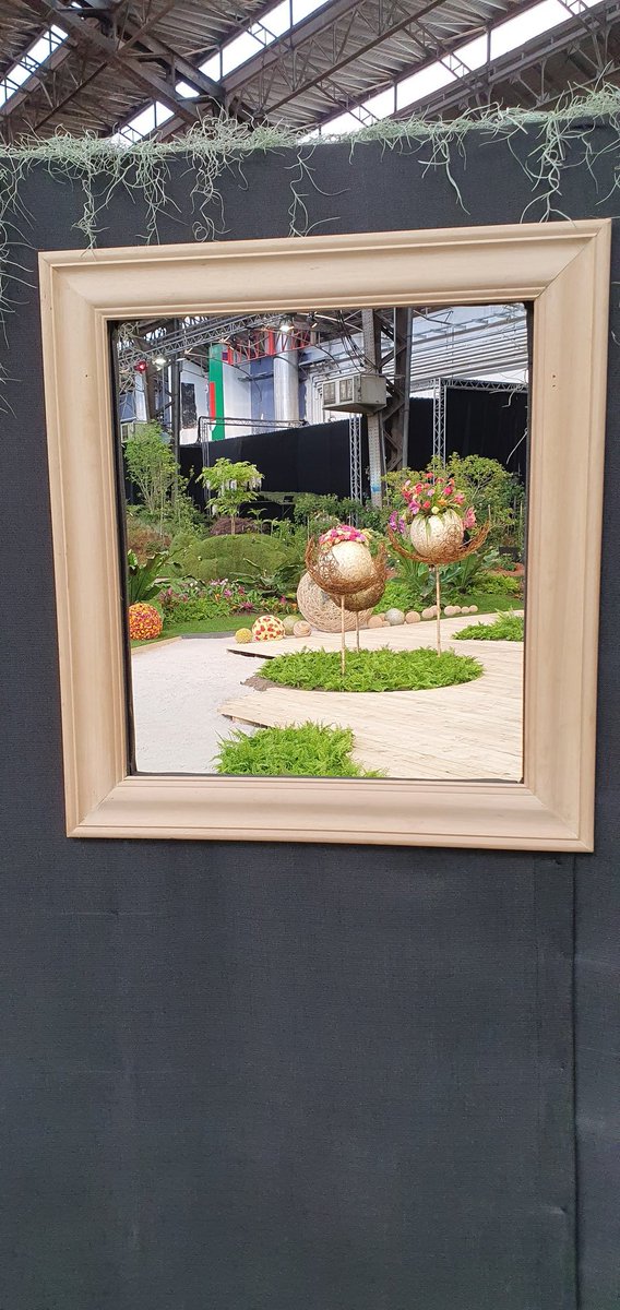 BrunoGobin's tweet photo. Prachtige bloemstukken en een mysterieus woud midden in het kuipke in Gent.
T is de moeite waard deze editie
#floralien https://t.co/Onda6SyHDN