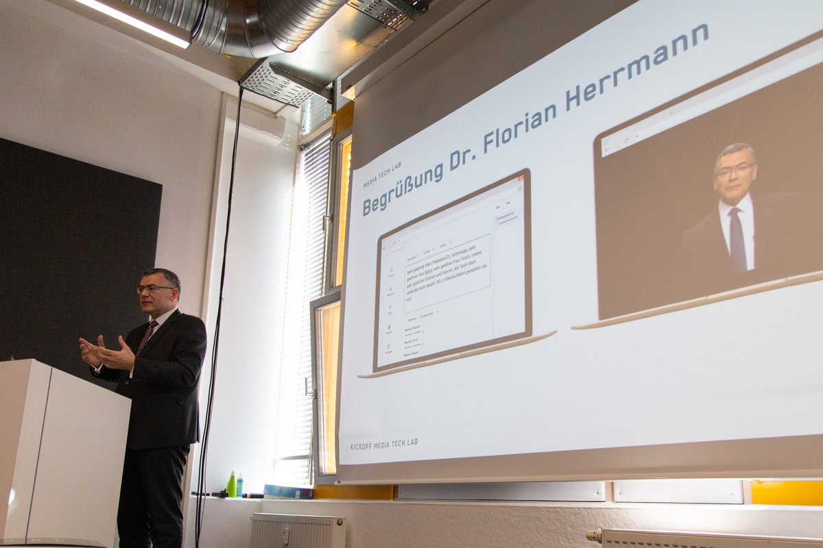 Luisante's tweet image. Something new! 🎉 Seit heute gibt&apos;s das #MediaTechLab im @MediaLabBayern. 800.000€ zusätzlich von Medienminister @fwhfreising für Fellowships für Entwickler:innen. Sie bringen die neuesten Tech-Forschungsergebnisse in konkrete Medien-Use-Cases. Mehr dazu: media-lab.de/media-tech-lab