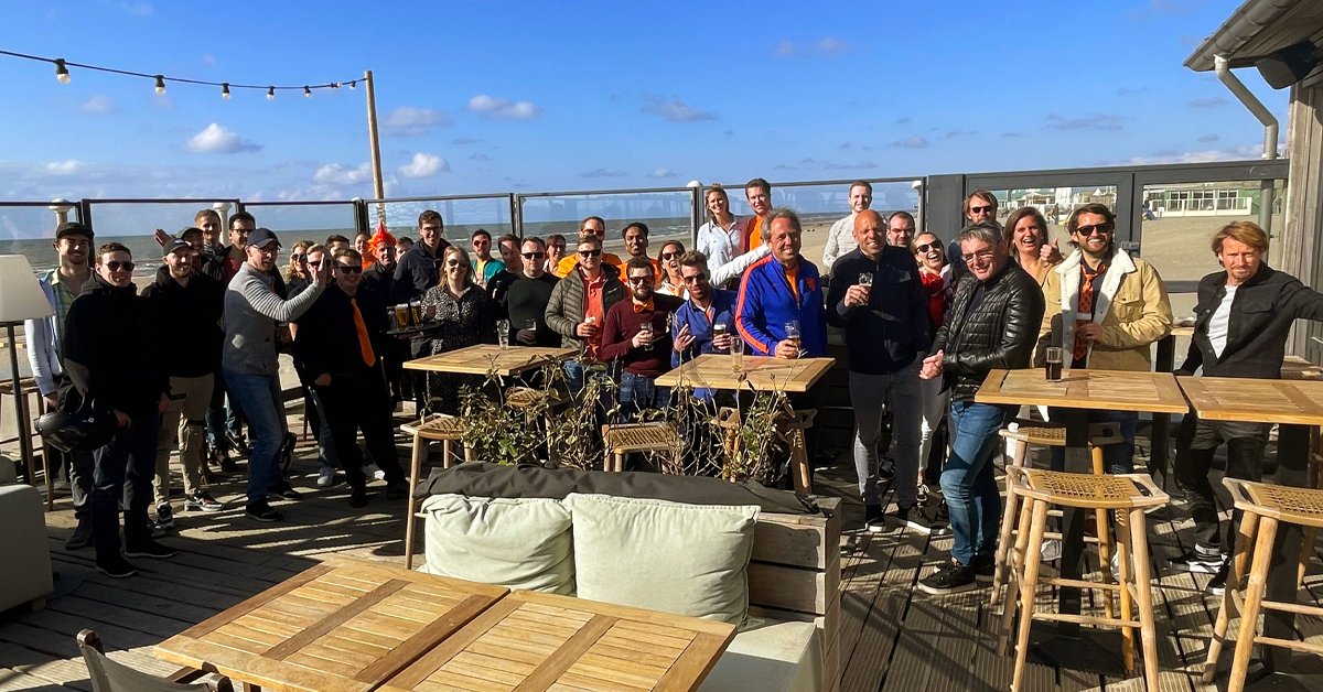 Good vibes op onze Royal Class Borel bij Nomade Beach House. 🥂👑

Ga naar onze Instagram voor meer foto's, inclusief een kiekje met een geestig oud Hollands spel: instagram.com/newstory.nl/

#newstory #digitalagency #agency #designdevelopgrow #borrel #koningsdag #koningsdag2022