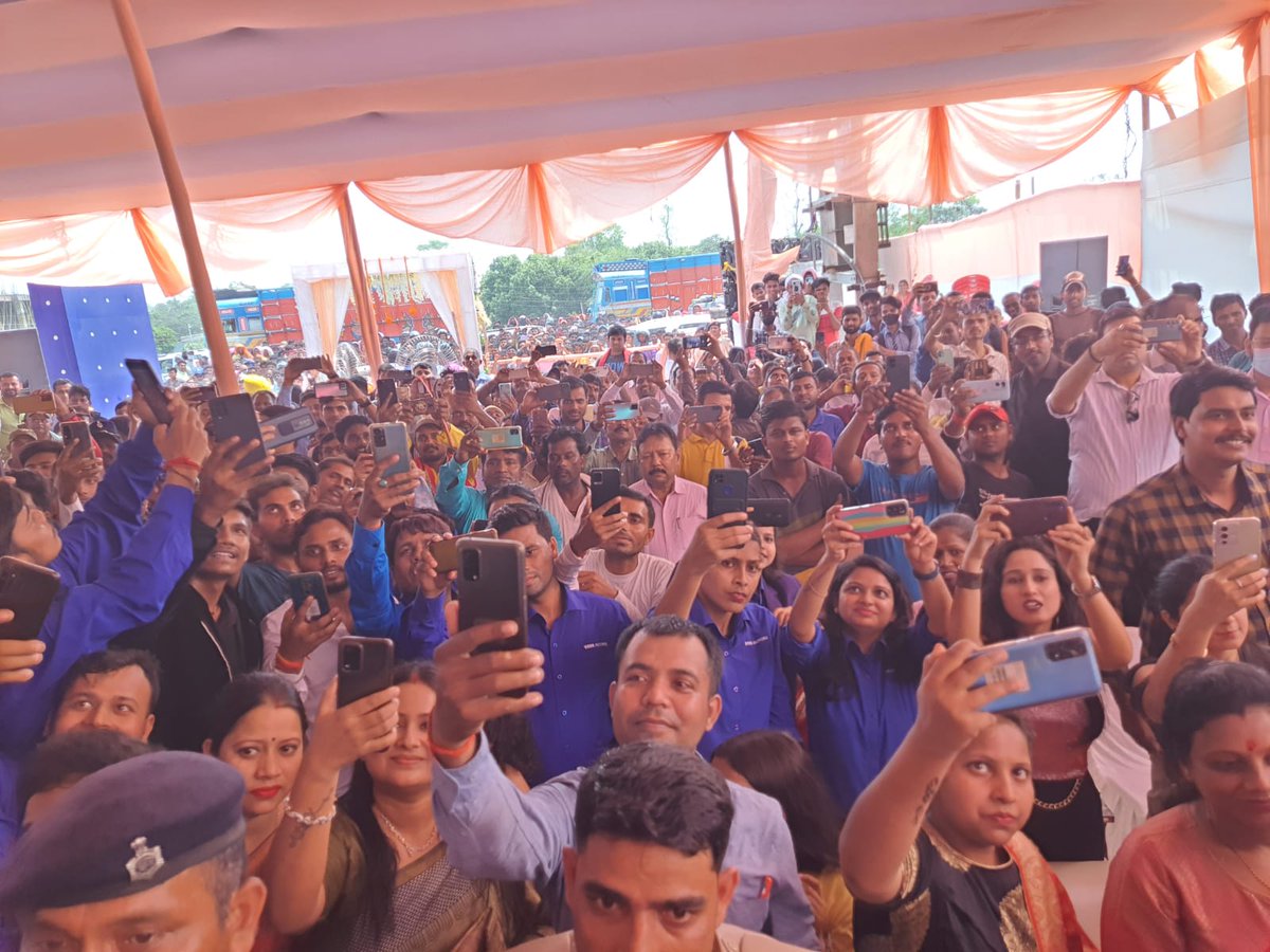 gopaljeebjp's tweet photo. आज अपने लोकसभा क्षेत्र अंतर्गत एन.एच-57, दिल्ली मोड़ स्थित यशराज मोटर्स प्रा० लि० के नए प्रतिष्ठान के उद्घाटन समारोह में शामिल हुआ। जहां बॉलीवुड अभिनेत्री रवीना टंडन जी भी मौजूद थी। https://t.co/UtG545T1mE