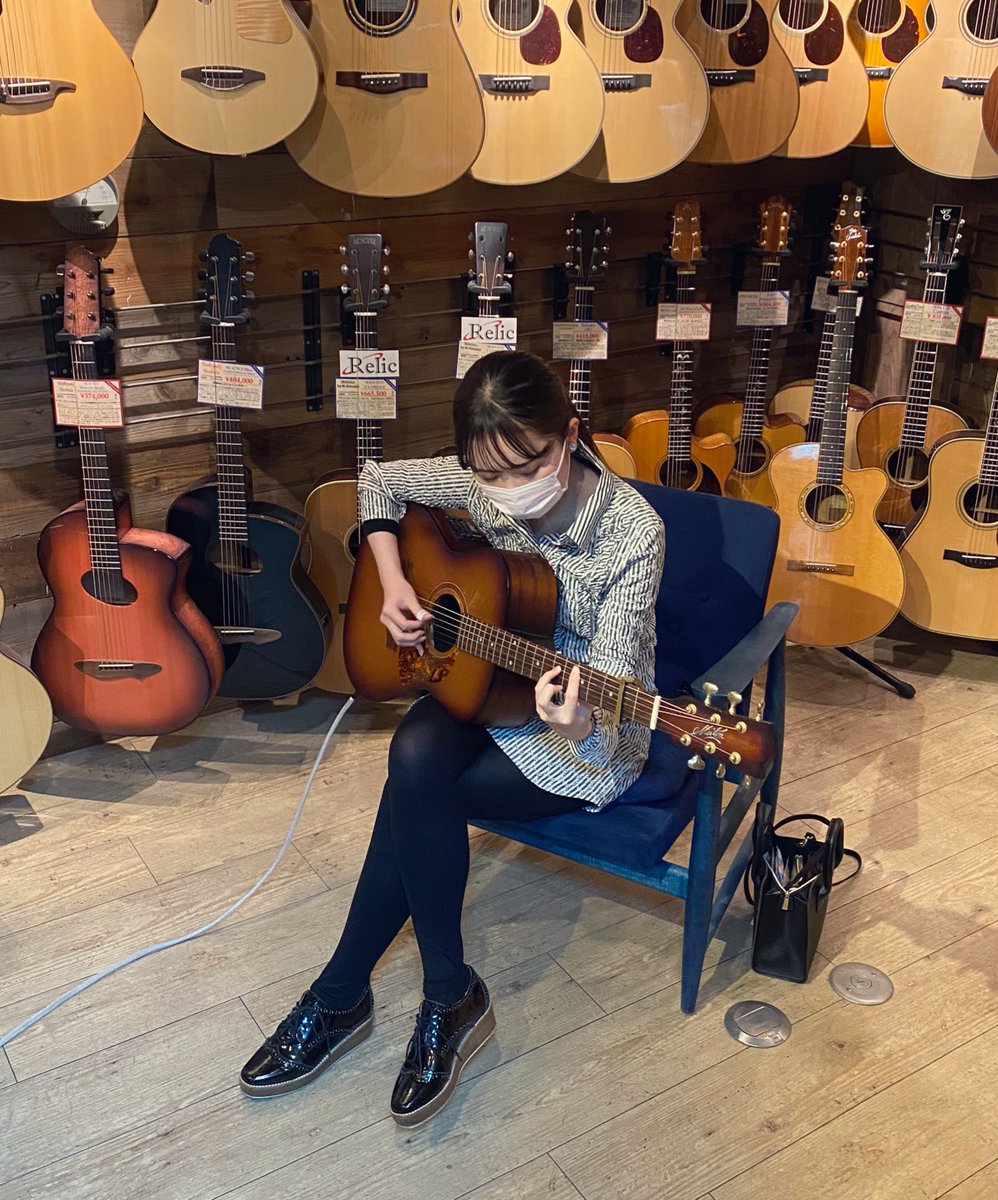 610KOYUKI's tweet photo. 今月でギターをはじめて10年が経ちました。
10年という節目にコットンクラブで演奏できることを嬉しく思います。
ギターを弾き続けて、気がつけば10年経っていた感じです笑
まだまだ私のギター人生は続きます。
これからもどうぞよろしくお願い致します!🙇♀️ https://t.co/yoaEco0NzH