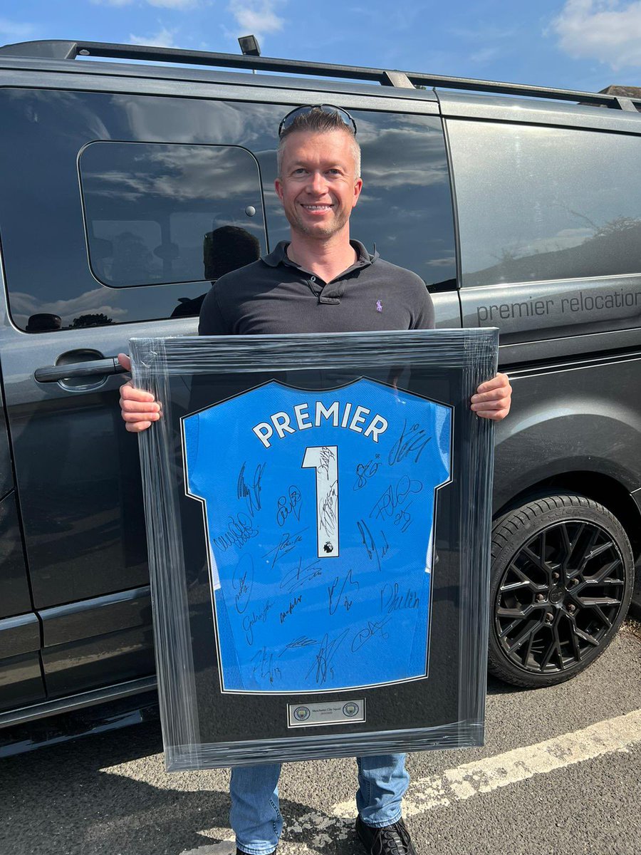 A massive thank you to @mancity for this signed personalised shirt which was presented to Andy and Vlad last week in appreciation of our outstanding service and of our support to the team, its players and their families. 

It’ll be in pride of place in the office ☺️