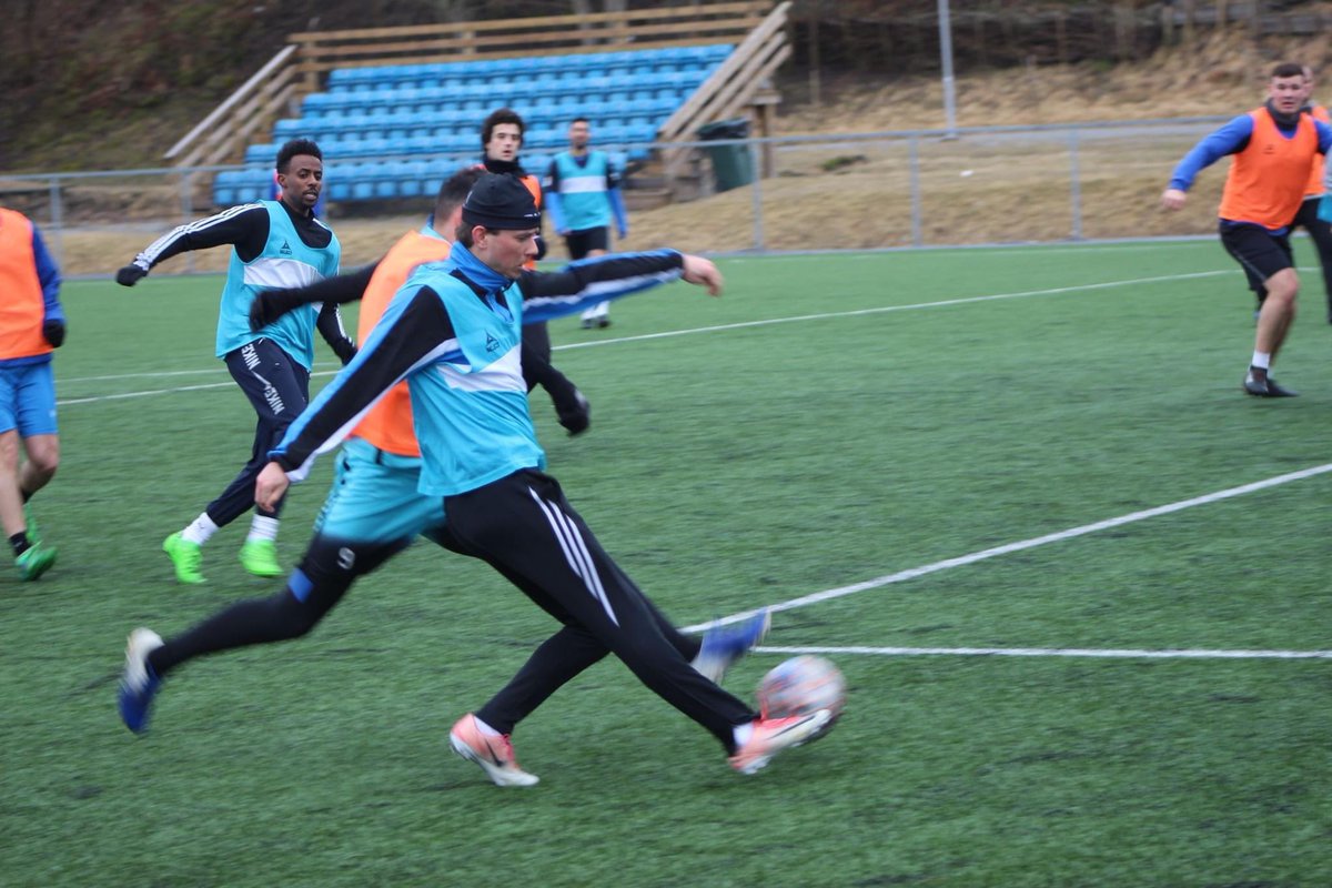 Ny kampdag for guttene våre

Vi måtte vente helt til torsdag med å få i gang vår andre seriekamp for i år.  Vi rusler over til Fredrikstad i jakten om 3 poeng over Rolvsøy. 
Kampstart kl 20:00⚽️