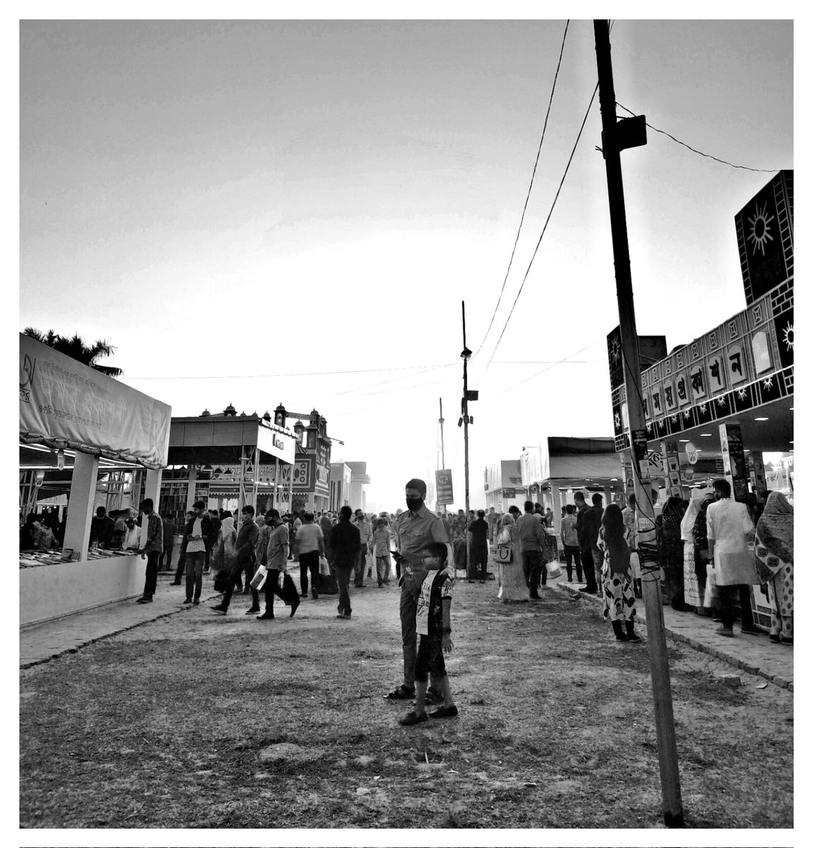 ahajobayer's tweet image. Let's go and make some dreams... 

#suddenclick #boimela #bookfair
#Dhaka #cityofhope #ThatThat #streetphotography #Tweet