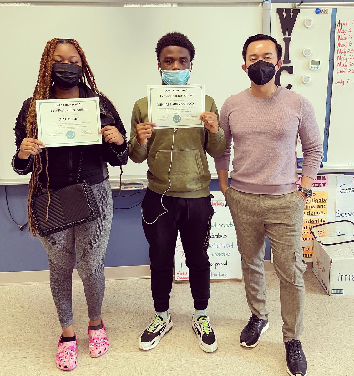 teach2dfuture's tweet photo. Mr. V’s VIP circle members @AVIDLARGOHS &amp; @englishisfunlhs received their certificates of recognition for the 3rd qtr. 
Recognition of Ss’ achievements is a great way to keep students motivated and driven to excel in their studies. 
@pgcps @PGCPSAdvancedP1 @HSRELATweets 💙🦁💙 https://t.co/aKBENtiDvR