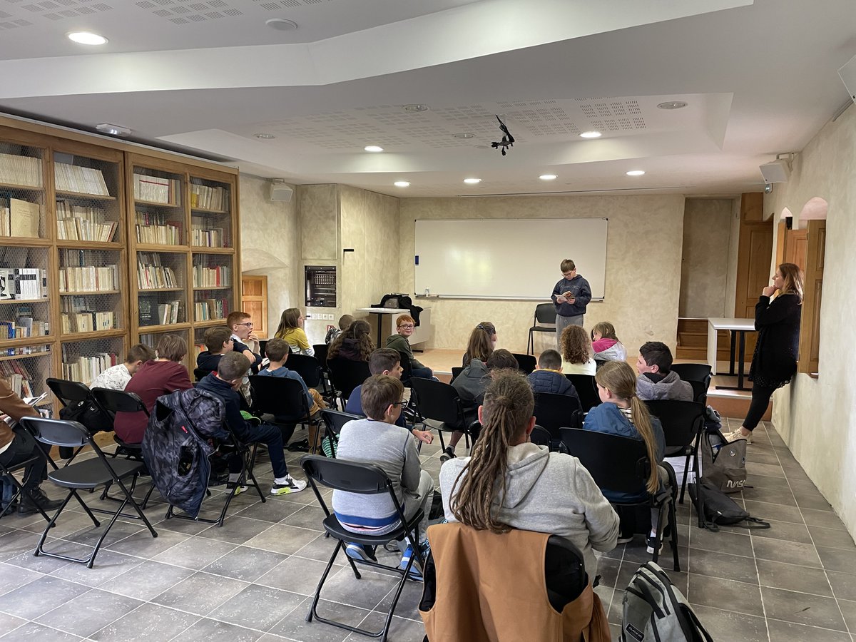 collegecerisy's tweet photo. #ecoledusocle Ateliers de cycle 3 sur la littérature au château de Cerisy, la mise en voix, enregistrement d'une émission pour la webradio du collège, une balade contée dans les jardins, un atelier écriture,... bravo à tous 👏👍 @daac_normandie @CDI_Cerisy @dsden50 https://t.co/r1mYyKAOUE