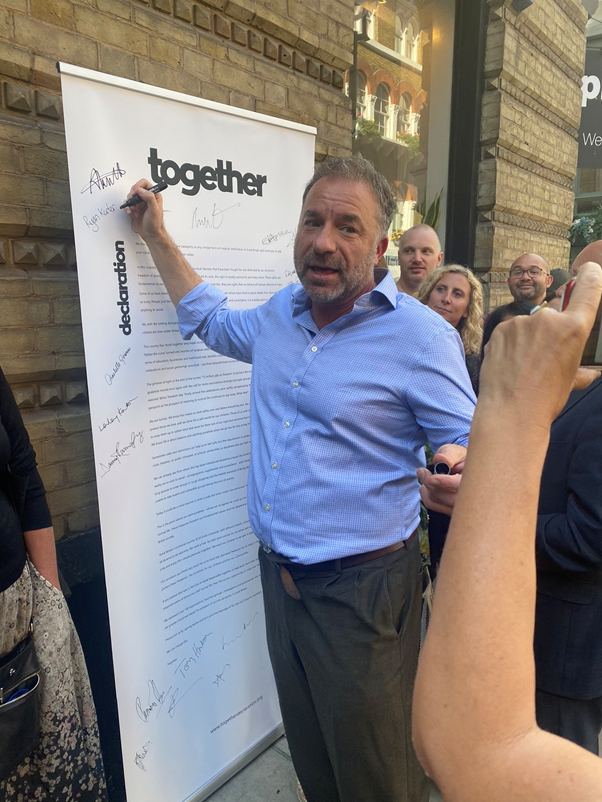 TheCraneReport's tweet photo. Excellent background thread on #TogetherDeclaration https://t.co/uLDIJukFYt
In background, #HARTleaks Anna Rayner (experimented on autistic children using #CEASEtherapy), Ryan Karter, and Joel Smalley who runs his own fan club on twitter after suspension. https://t.co/QoaojYk34W