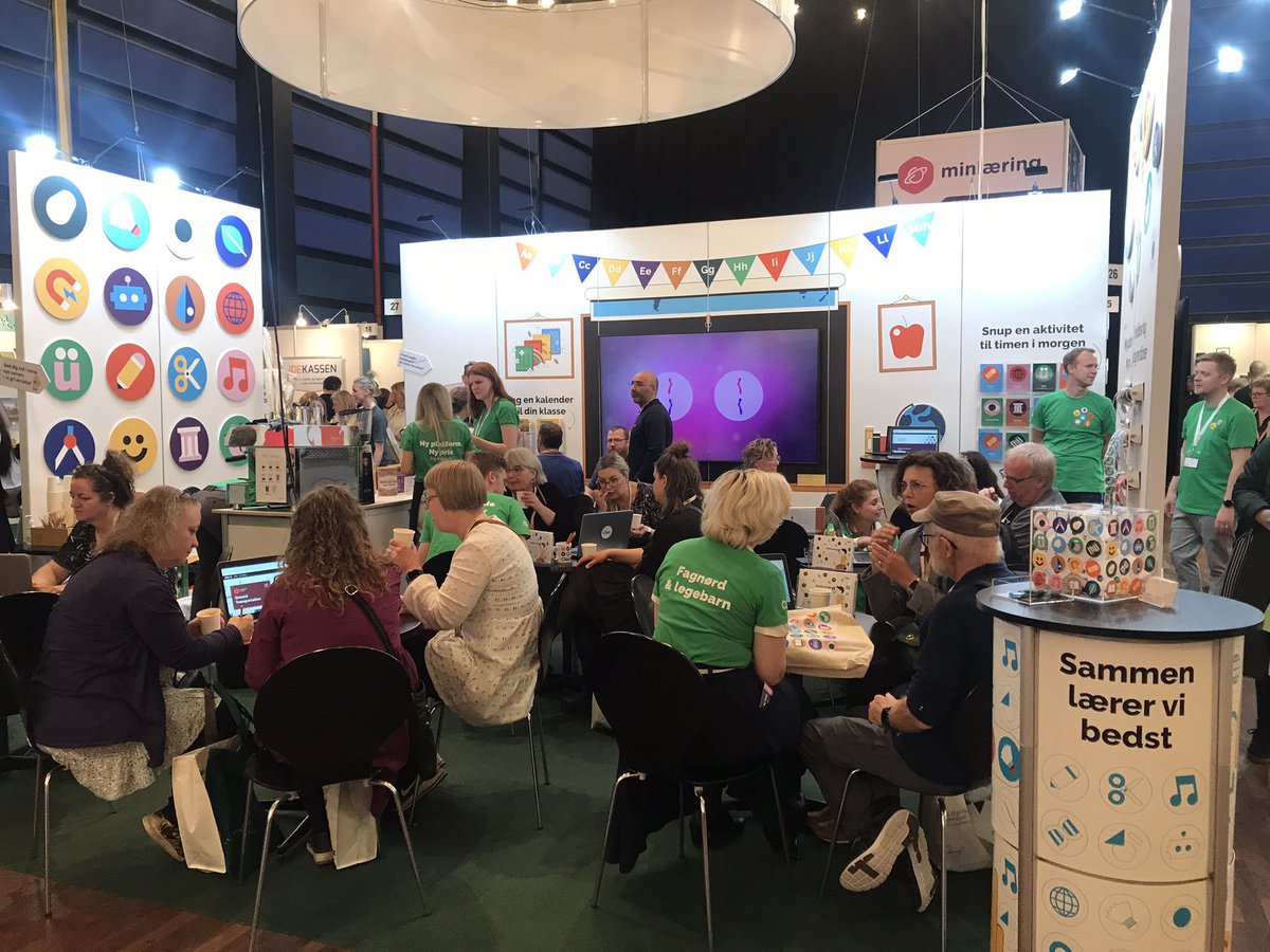 LindhMalene's tweet photo. Intensive dage på @laerfestaarhus med masser af snak om læremidler og didaktik og @ClioDanmark s nye læringsunivers. #skolechat #læring https://t.co/PyyDxOPPyC