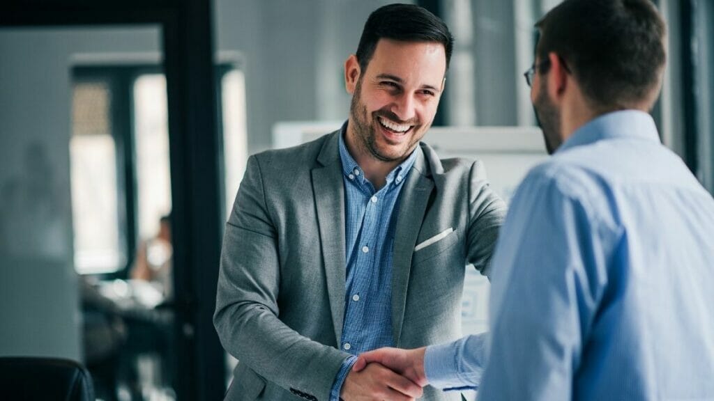 AirHostLondon's tweet photo. "Hany has managed our property since 2018. There have been very little voids in the letting schedule. I can recommend Air Host London without a moment's hesitation!" (Alan Clarke, SW10) 
⭐️⭐️⭐️⭐️⭐️
#propertymanagement #london #londonlandlords #happycustomers https://t.co/jJRANOS2CW