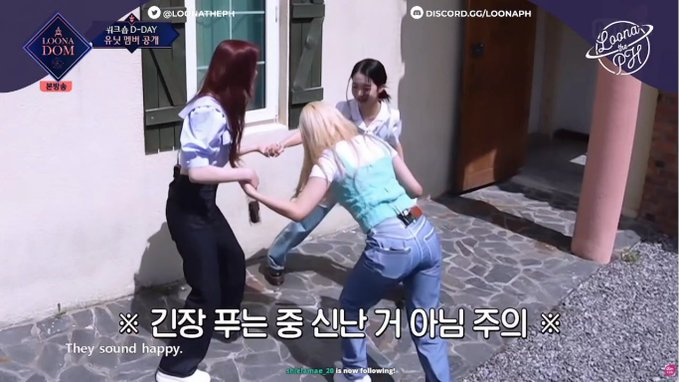 sxiaozone's tweet photo. the og centers outside the room vs when they were inside  🤣 https://t.co/GaGwUaHBc6