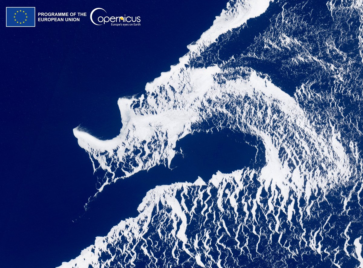 CopernicusEU's tweet photo. @ESA_EO @esa_cryosat You are absolutely right. It looks like the head of a dragon!

🇪🇺🛰️+🐲🧊 = #EarthArt 🌍❤️ https://t.co/l549ehVYQM